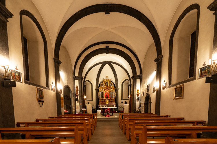 dame-marches-chapelle-intérieur